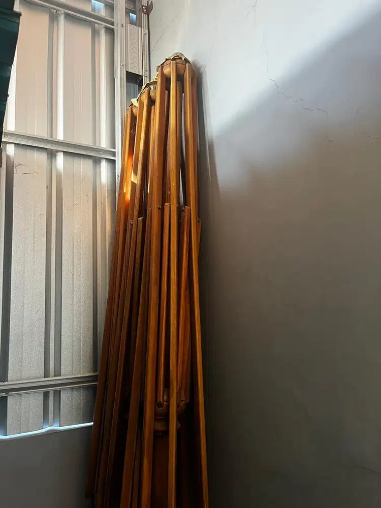 Dijual kerangka kayu meja payung bekas
