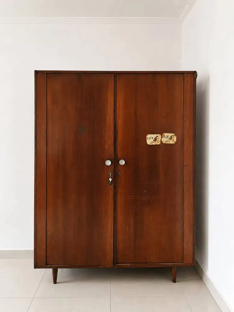LEMARI JATI 2 PINTU, ASLI FULL BODY, TAHUN 1950 – ANTIK, MULUS & KOKOH