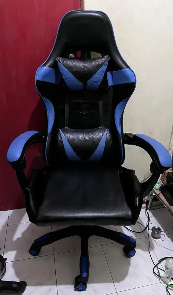 Kursi gaming biru hitam