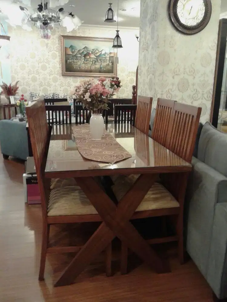 Maja makan kayu 6 kursi