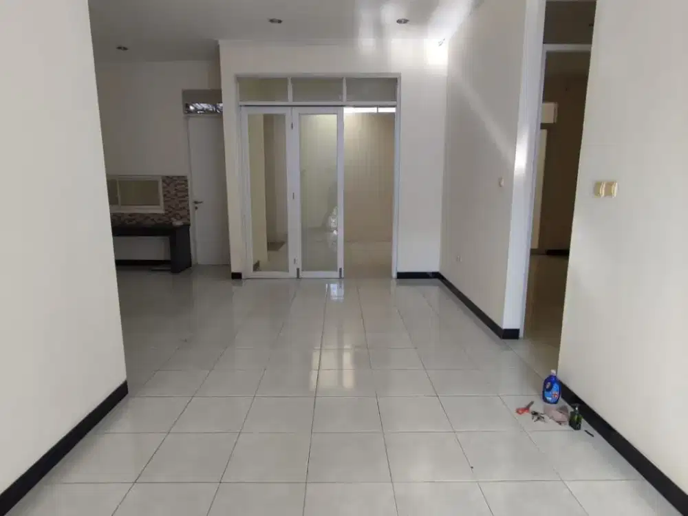 Rumah Nyaman Terawat di Taman Kopo Indah 5 Sommerville