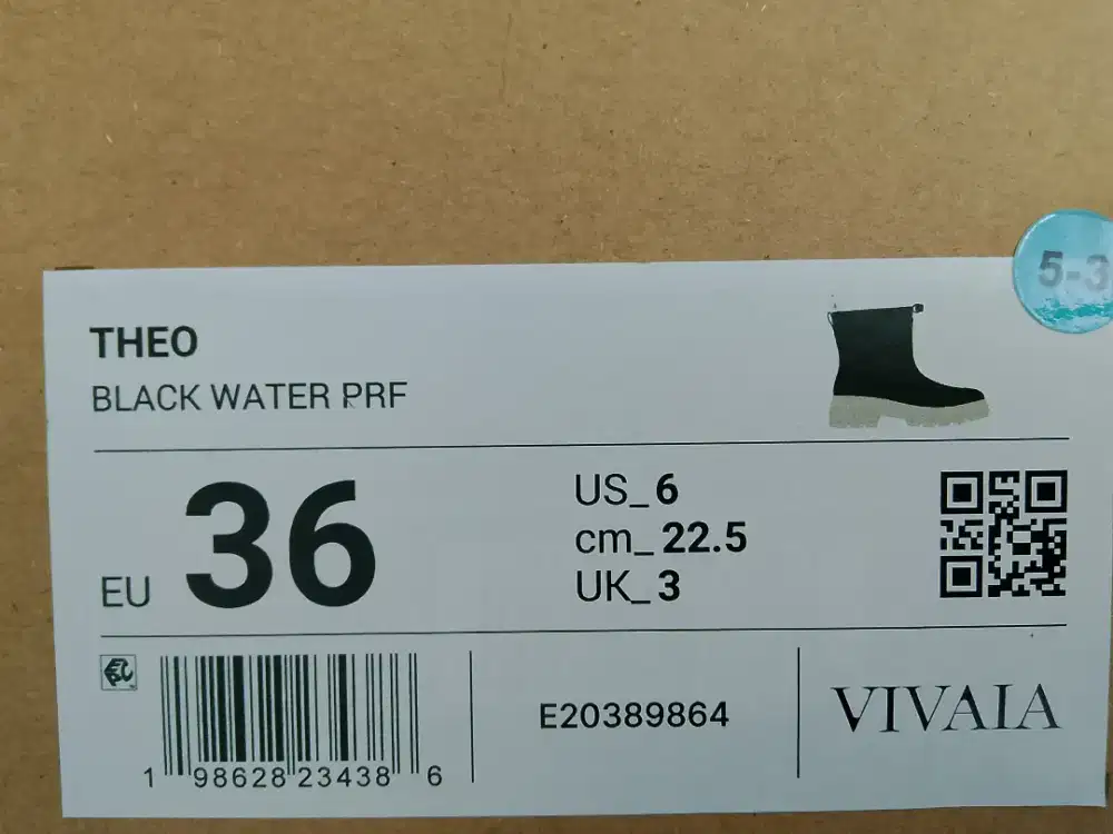 Sepatu water proof