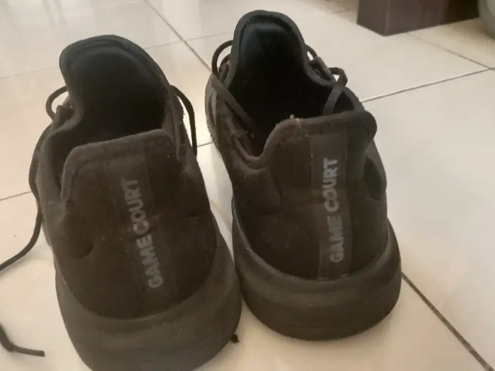 Dijual sepatu Adidas Hitam