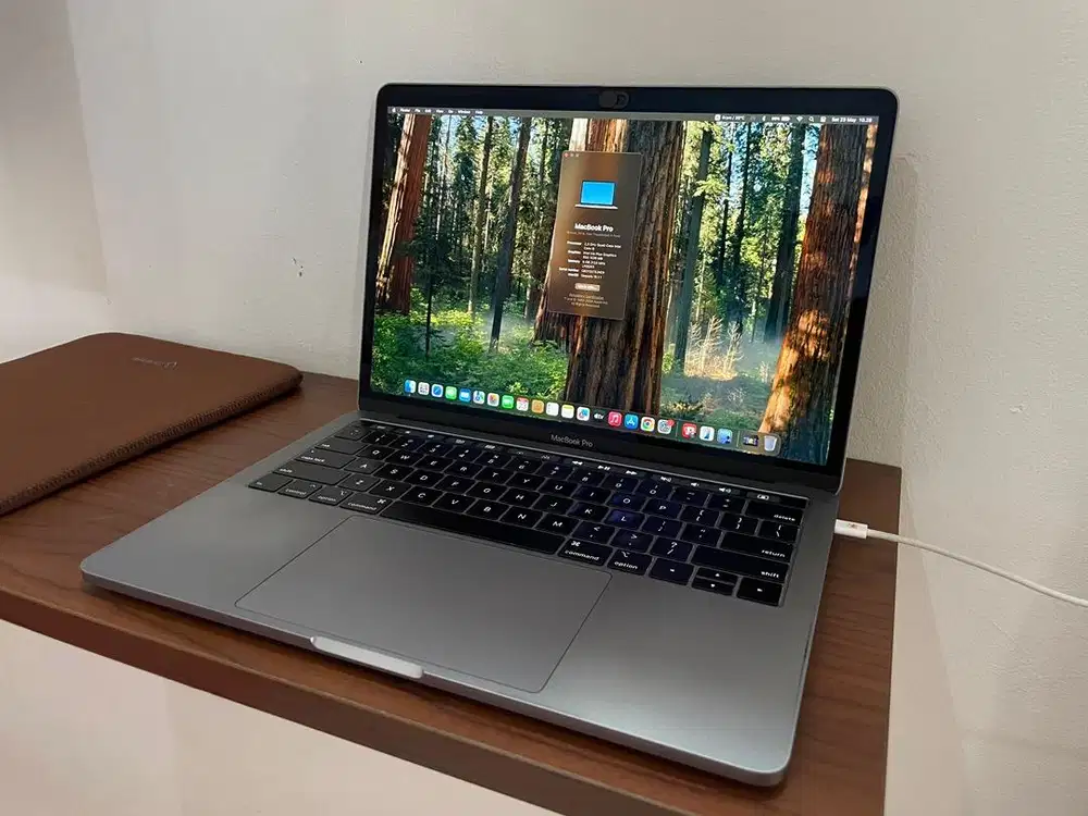 macbook pro 13inch 2018 TOUCH BAR 4 ports USB-C 8GB/512GB UNLOCK murah