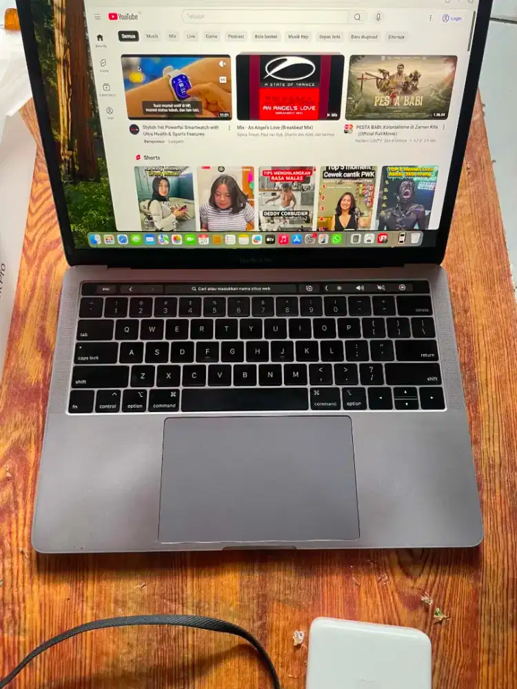 Macbook pro 13in thn 2019 touchbar ram8/ssd128gb fullset mulus normal