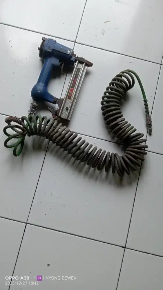 Mesin paku tembak bekas