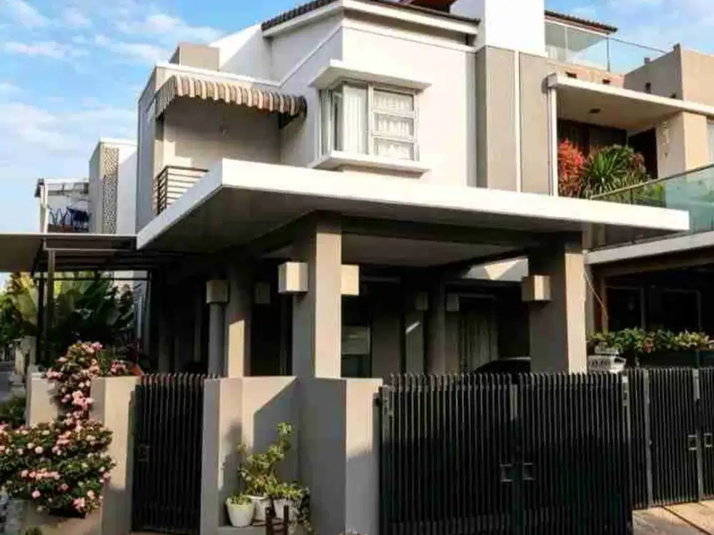 DIJUAL RUMAH SUPER MURAH DAN TERAWAT POSISI HOOK TANAH LUAS DAN BANGUNAN BESAR