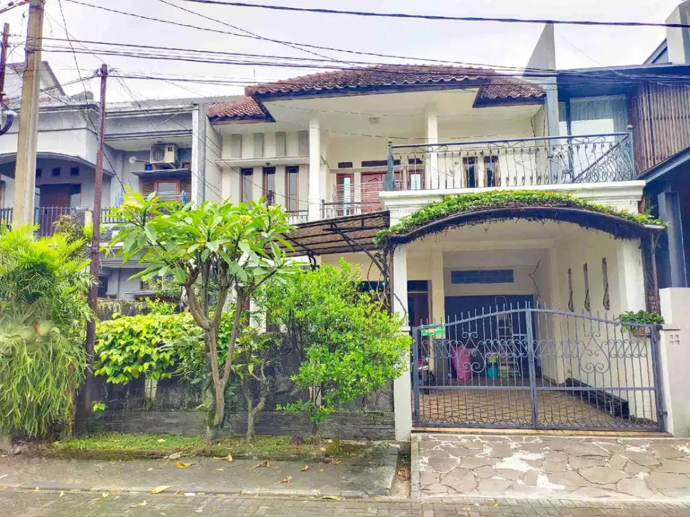 Rumah Luas 2 Lantai di Perumahan Batununggal Indah, Bandung