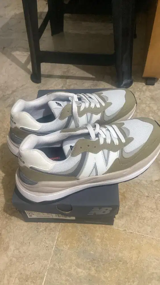 SEPATU RUNNING NB