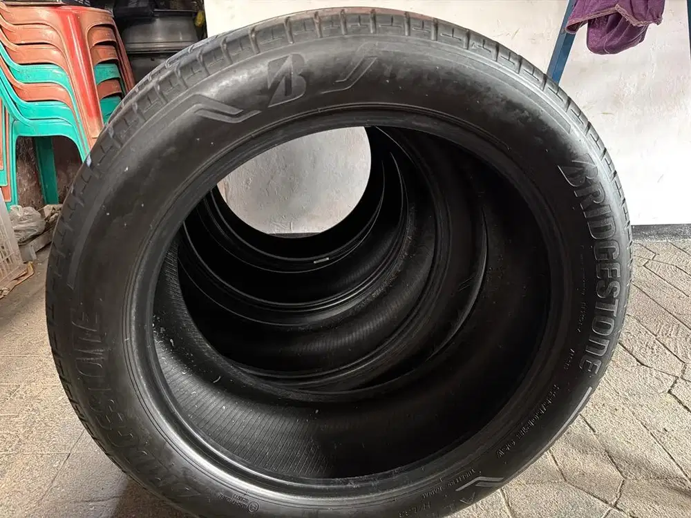 Ban bridgestone alenza 225/50 R18
