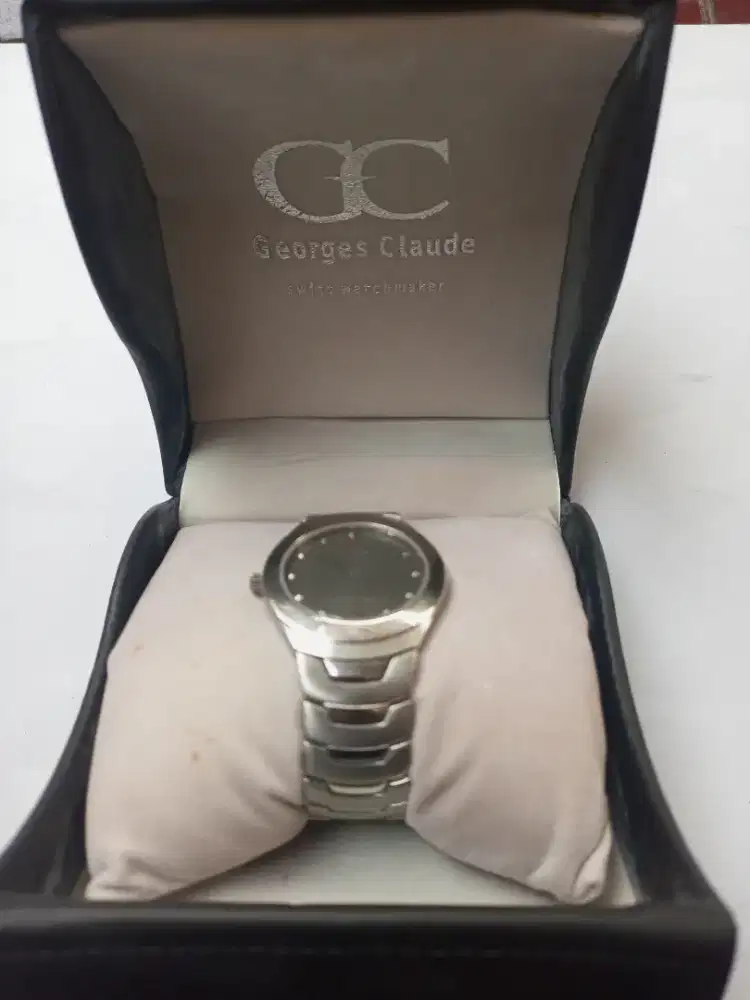 Jam tangan Swiss