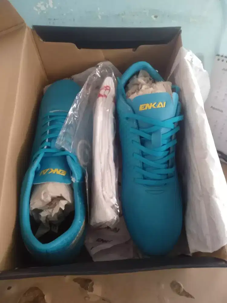 Sepatu bola Masi baru