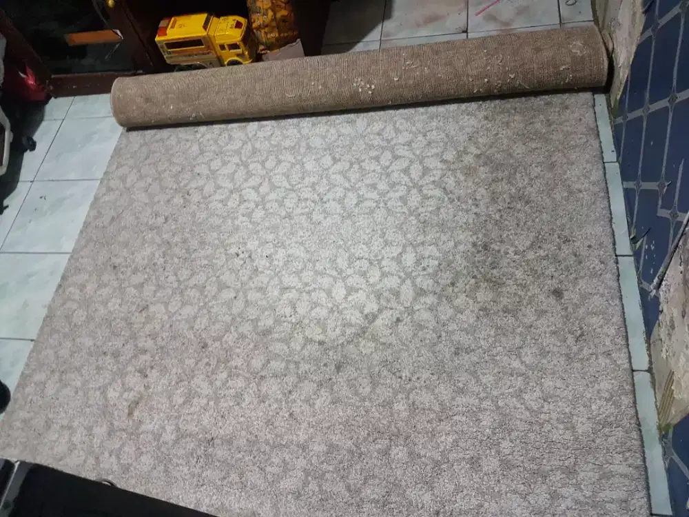 Jual cepat karpet ruang tamu bekas