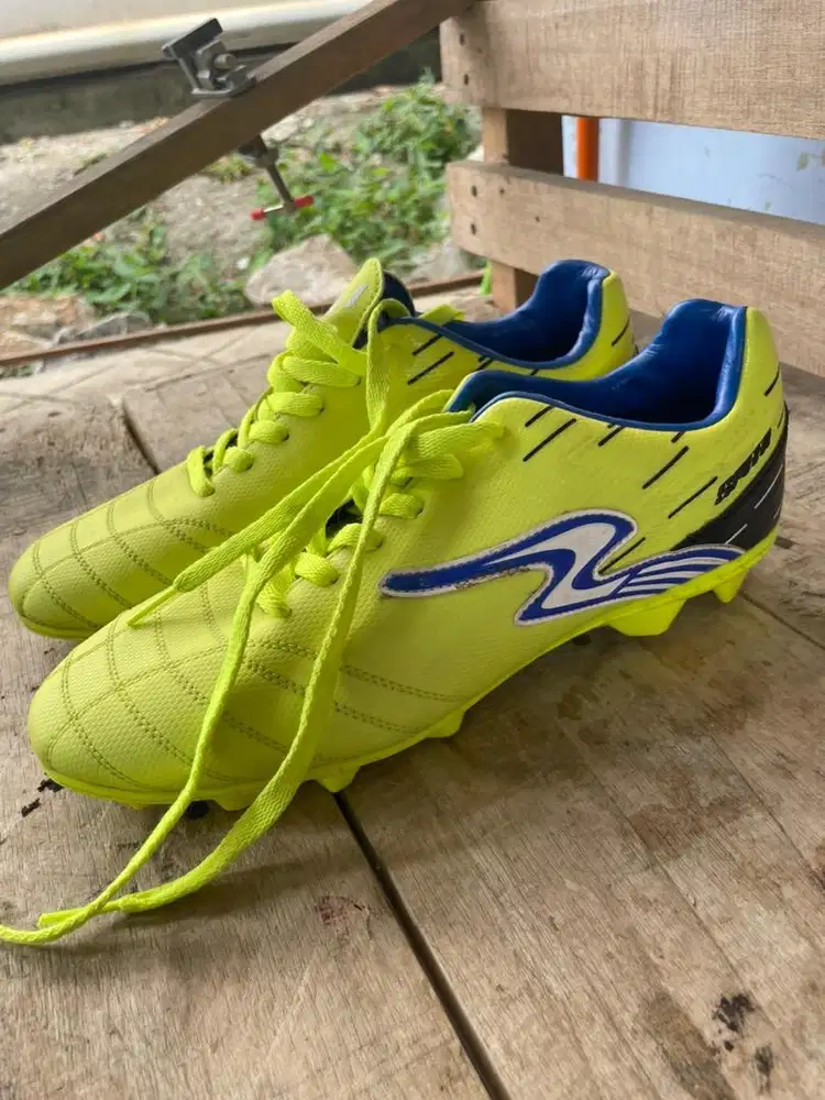 Sepatu bola dan minisoccer