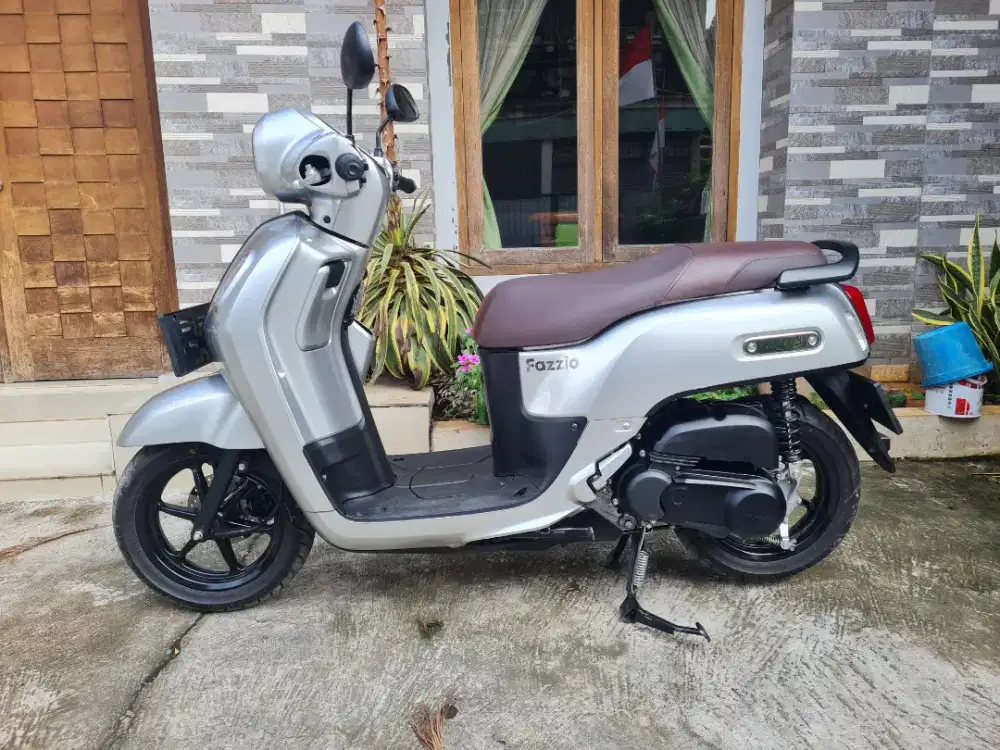Yamaha Fazzio Lux Hybrid Connected