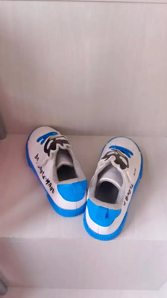 Sepatu anak size 32 masih bagus