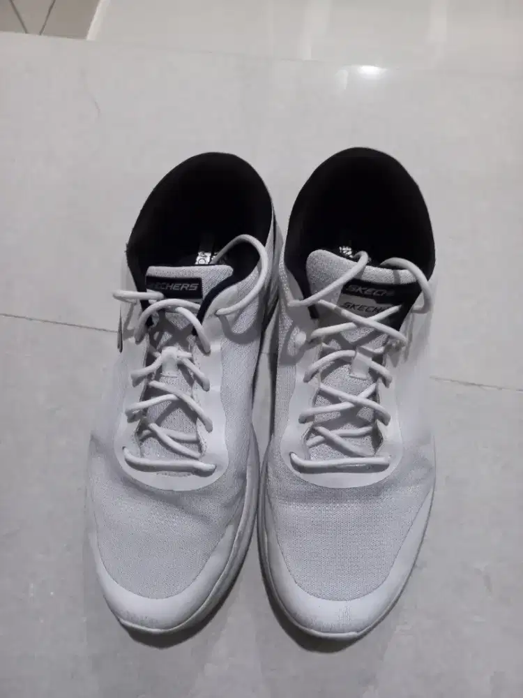 Sepatu Skecher Putih Size 45