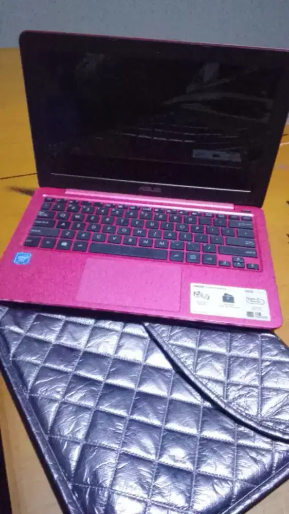 Dijual cepat Laptop Asus E202S Mulus ex Cewek