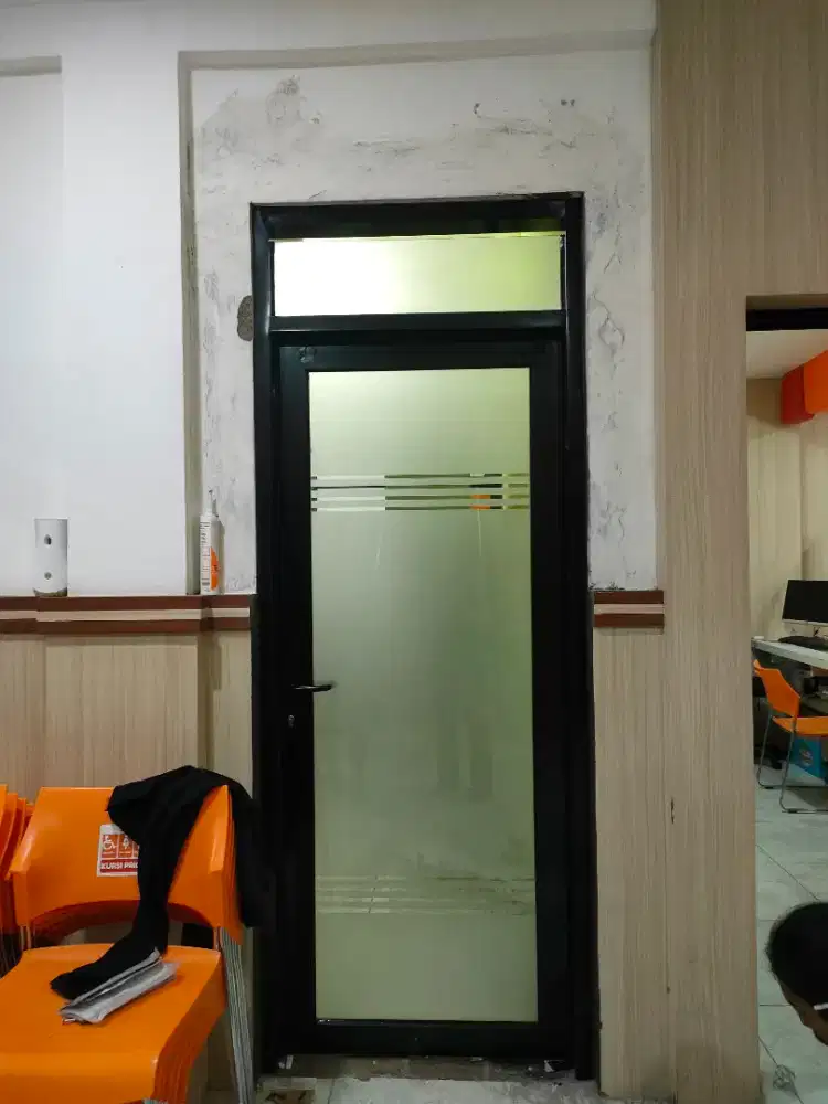 Kusen aluminium pintu aluminium partisi aluminium kaca