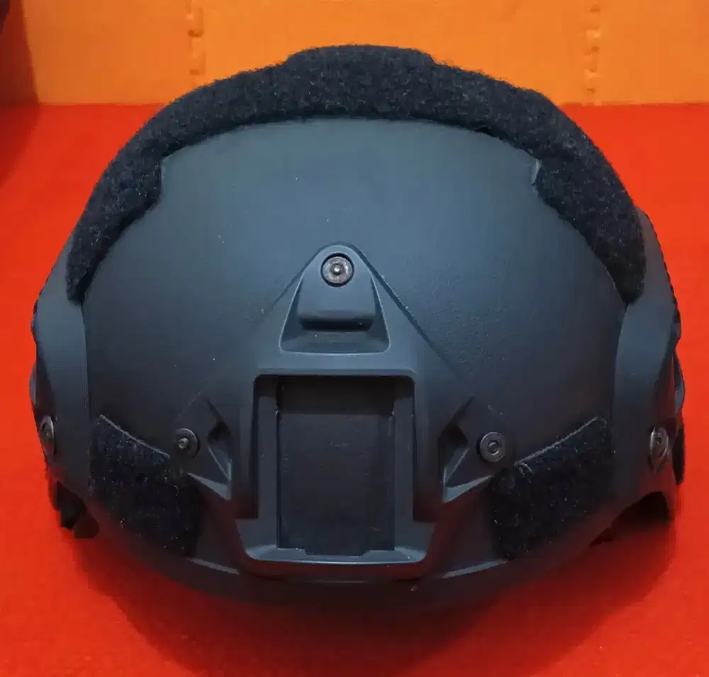 Helm tatrical hitam