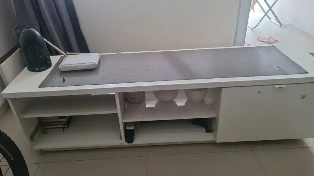 Buffet untuk tv
