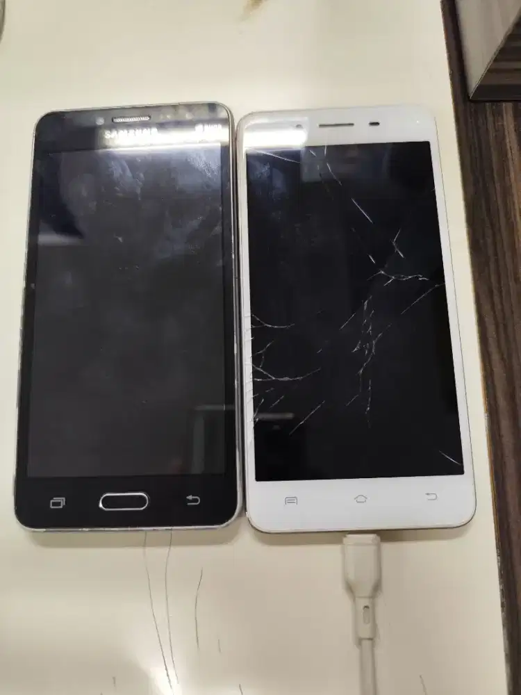 DIJUAL 2 HAPE SEKALIGUS SAMSUNG & VIVO
