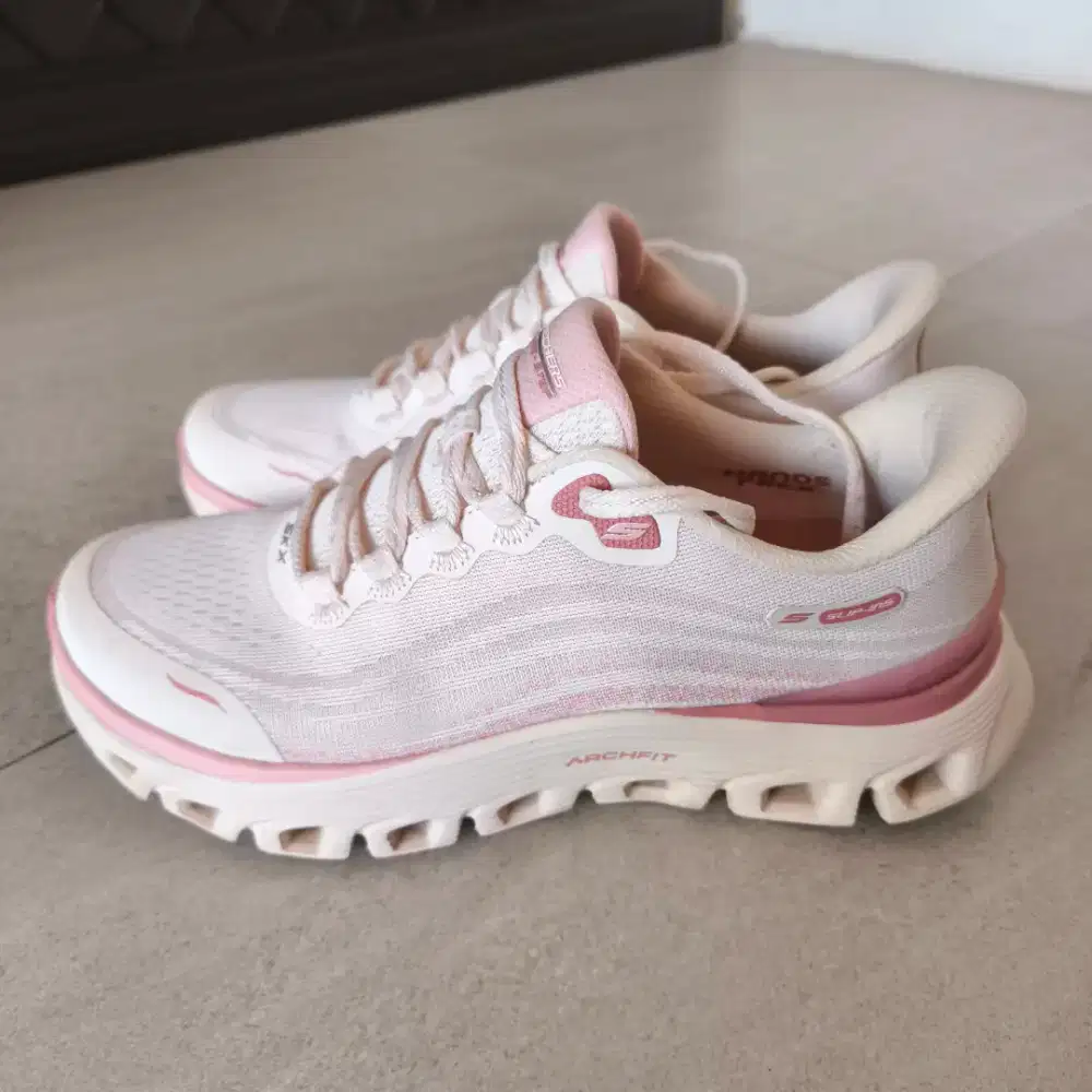 Skechers slip ins arch fit