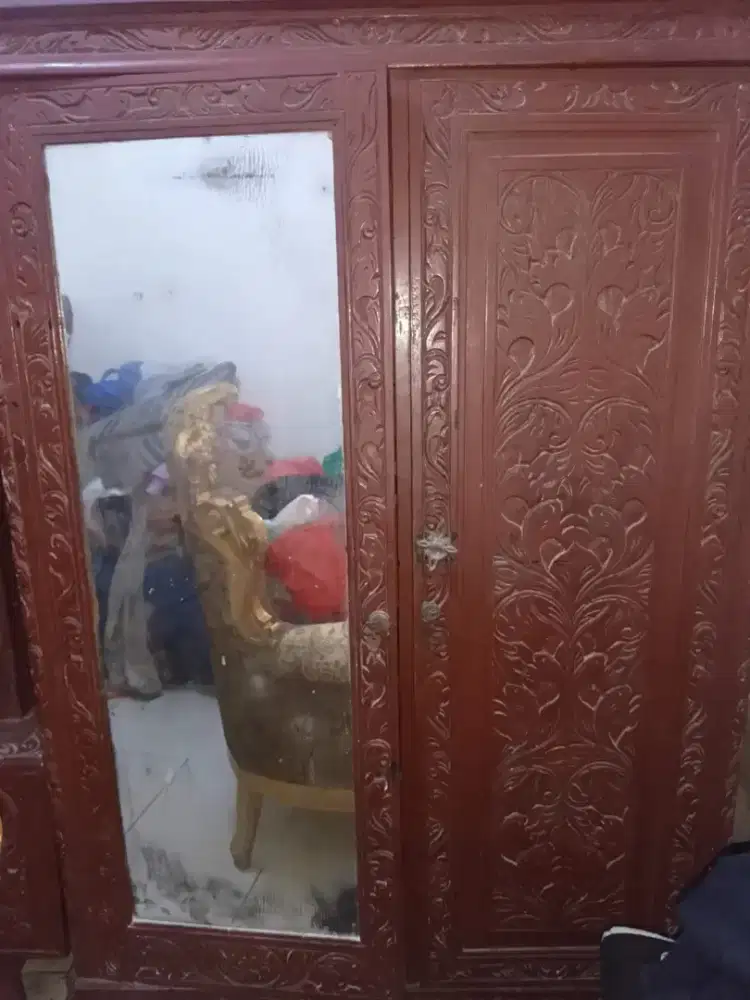 Lemari pakaian 2 pintu dan lemari buffet