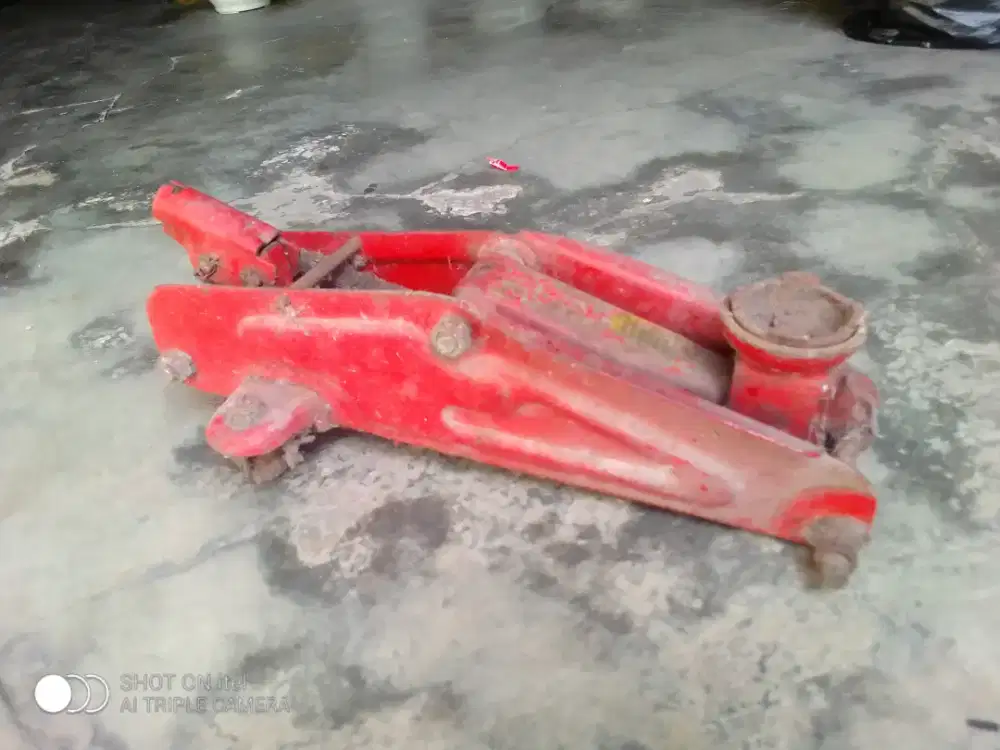 Dongkrak buaya 2 ton