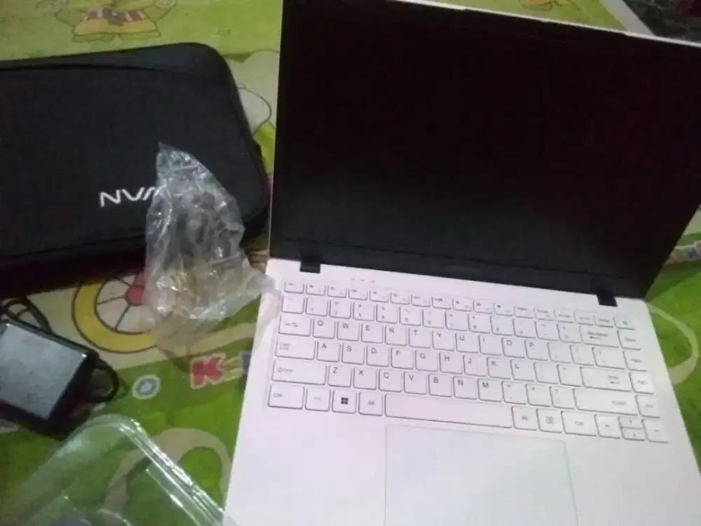 Laptop Advan Masih Baru