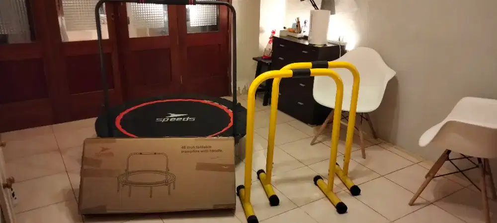 Trampoline dan Dip Bar satu set