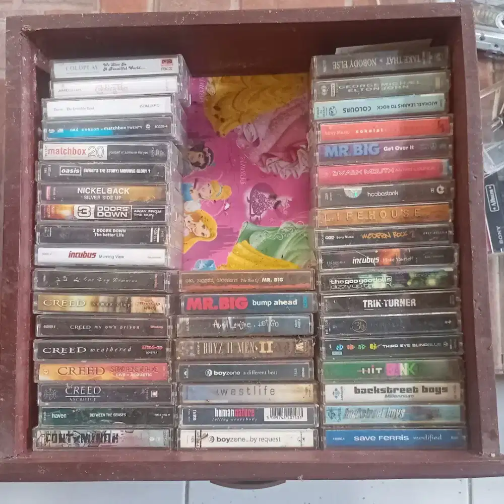 Kaset lagu bekas