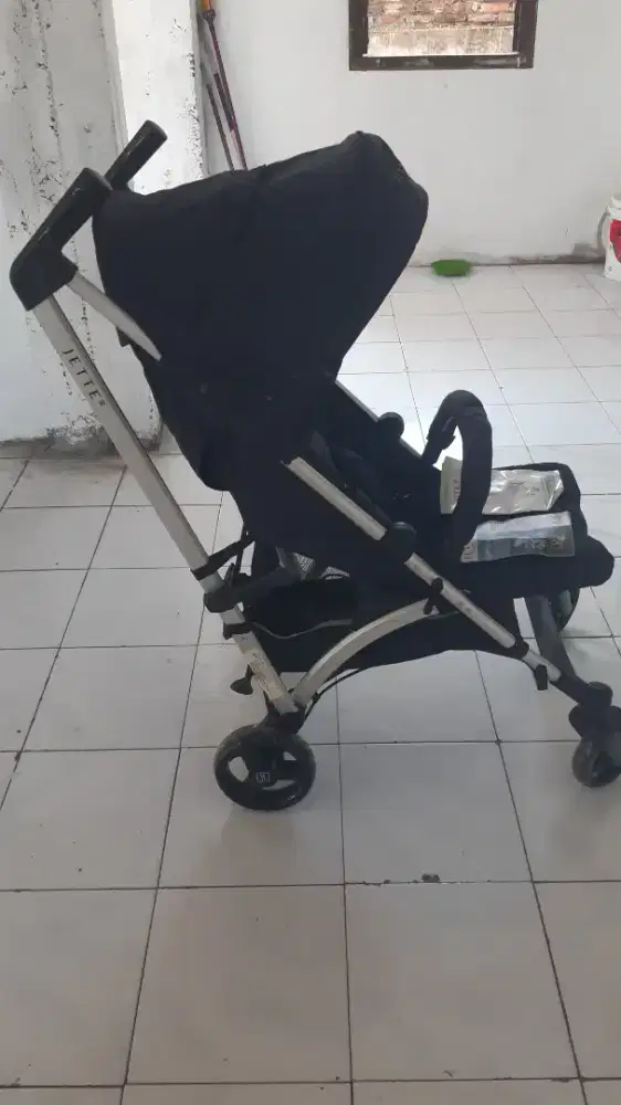 Stroller bayi belum pernah kepake jual rugi