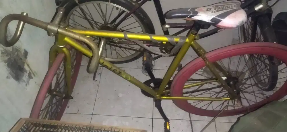 Sepeda fixie ...