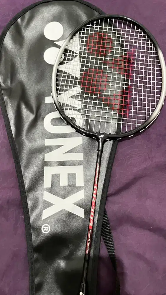 Raket badminton yonex