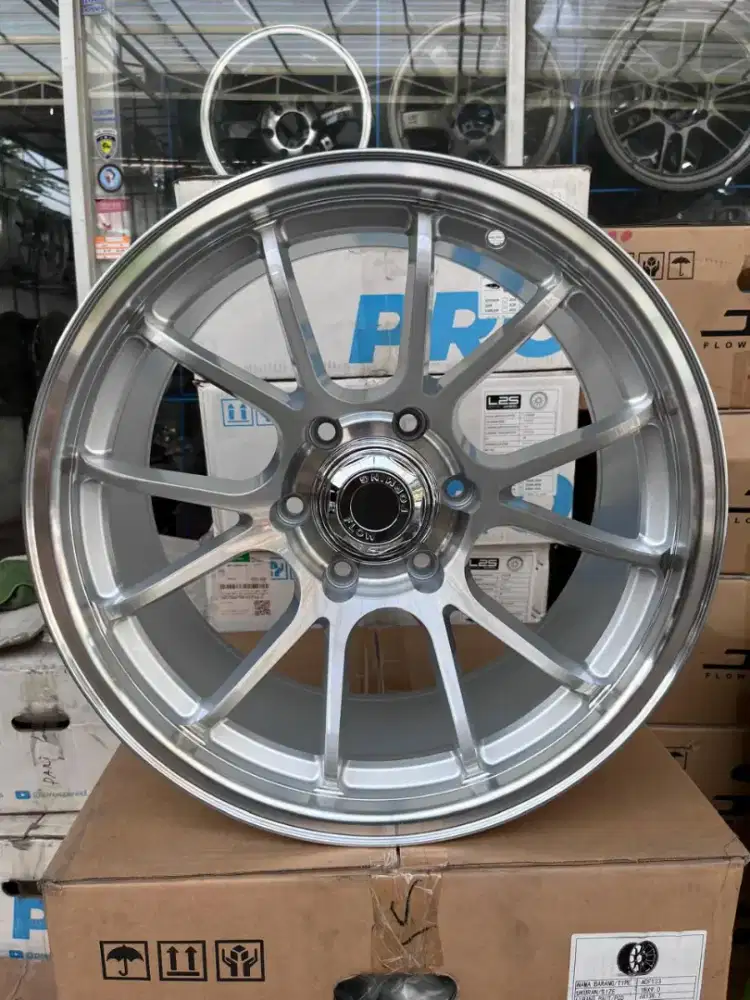 Venom NF ring 18 lebar 9 pcd 6x139,7 ET 0 silver brush fortuner dll
