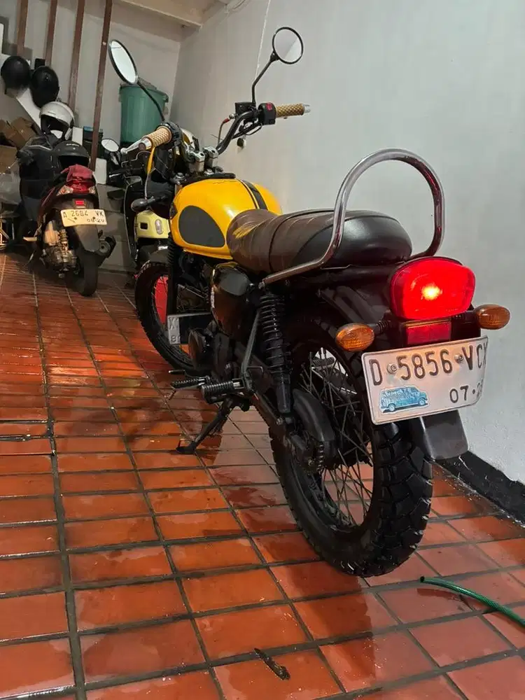 Dijual Kawasaki W175 Cafe 2019 Kuning