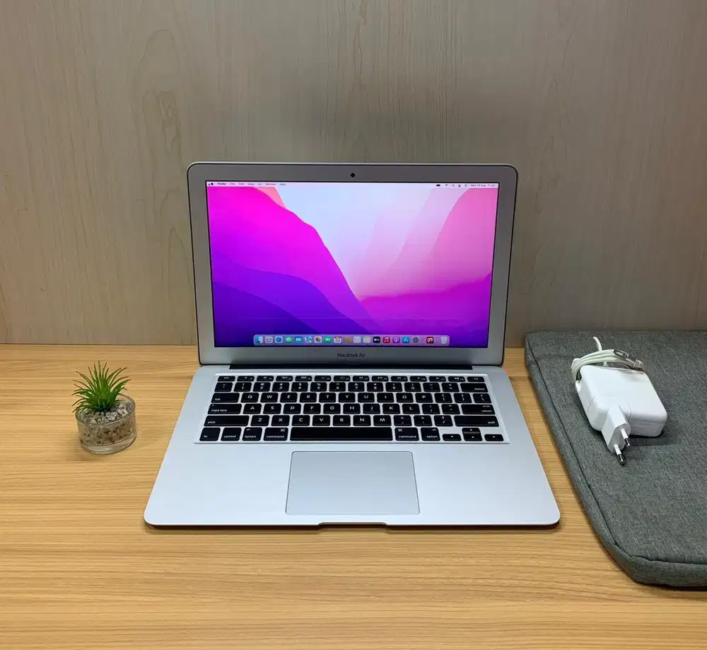 Macbook Air 13inc 2017 cire i5 Ram 8Gb ssd 128Gb