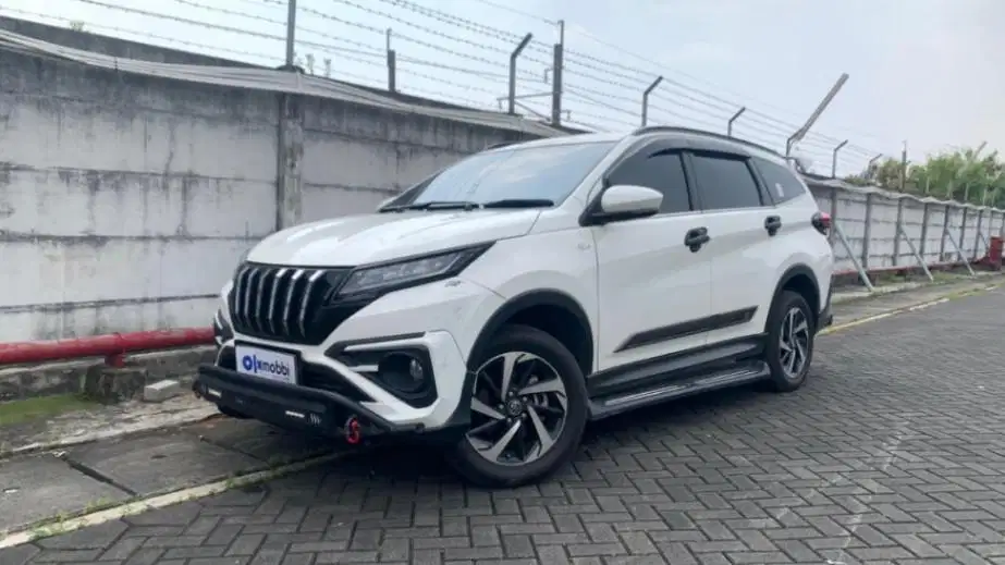 Toyota Rush 1.5 S GR Sport Bensin-AT 2023 Putih
