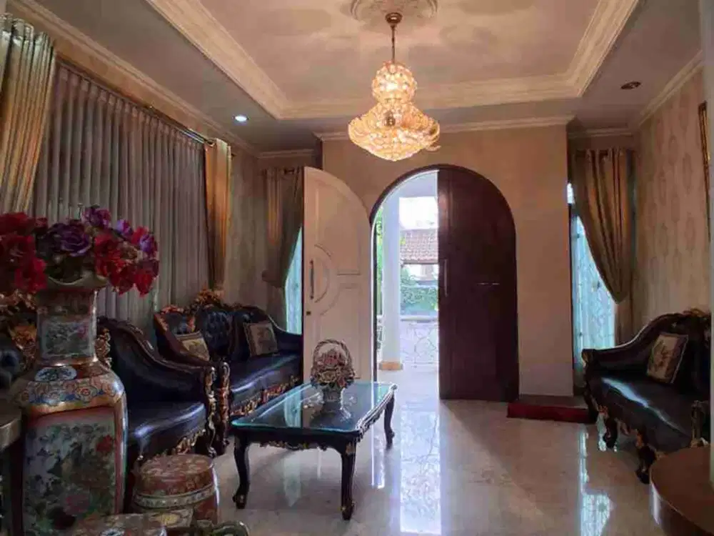 Jual rumah mewah clasic modern style siap huni bebas banjir. Komplek Patra Puri Jakarta Timur.