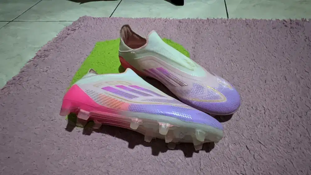 Sepatu bola Adidas F50