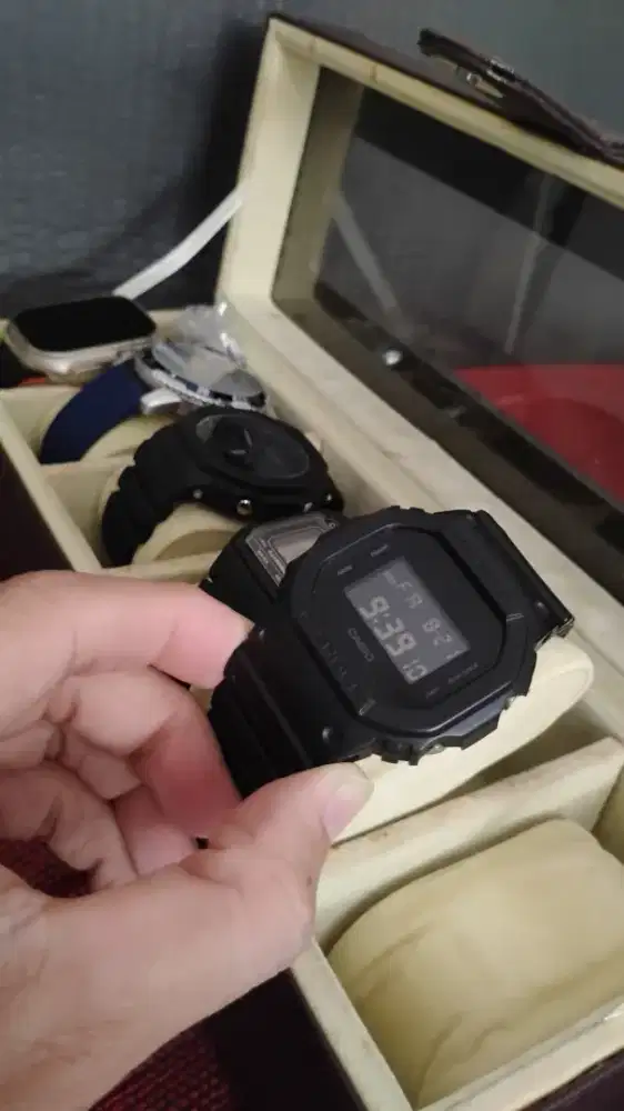 CASIO GSHOCK dw 5600 BB like new . Garansi on