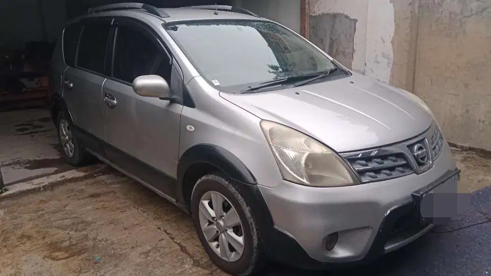 Dp.5 jt Nissan Livina XGear matic 2012