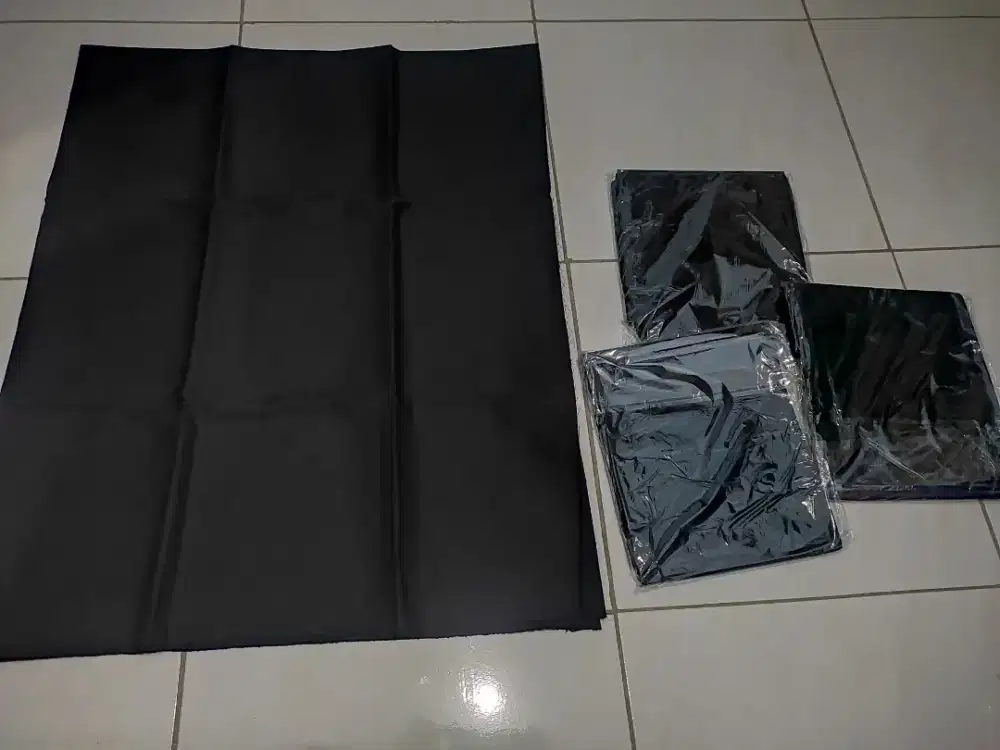 Kain Bahan celana panjang/rok hitam tebel ukuran 1,5mx1,2m 50000