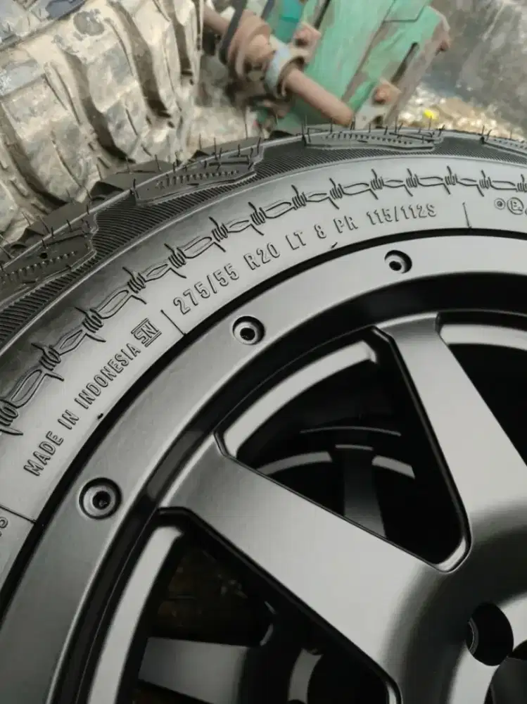 BAN satu set Mobil+Velg Triton bekas rasa baru