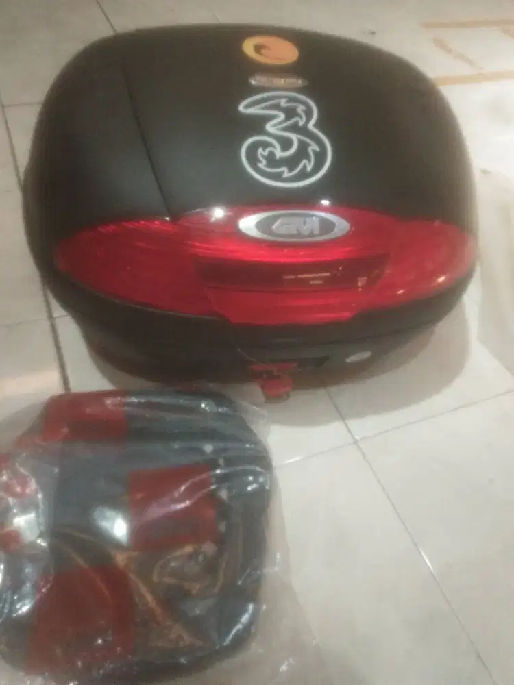 Dijual box givi e450 + baseplate (2kunci)