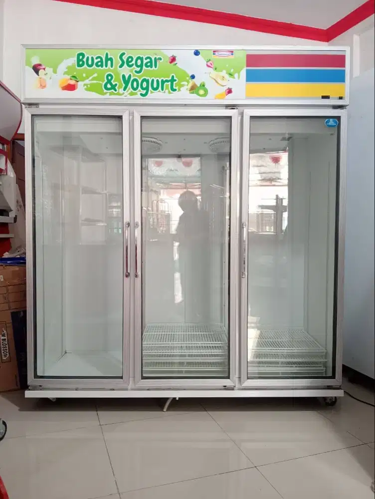 showcase 3 pintu bekas merk sanden intercool mulus like new