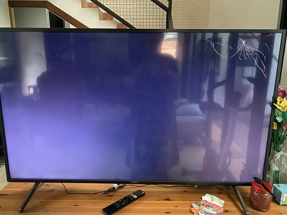 TV Sony Bravia 55 inch Layar Pecah Rusak
