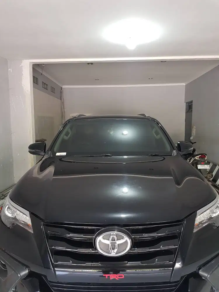 Dijual mobil Toyota Fortuner 2018, diesel warna hitam, AT.