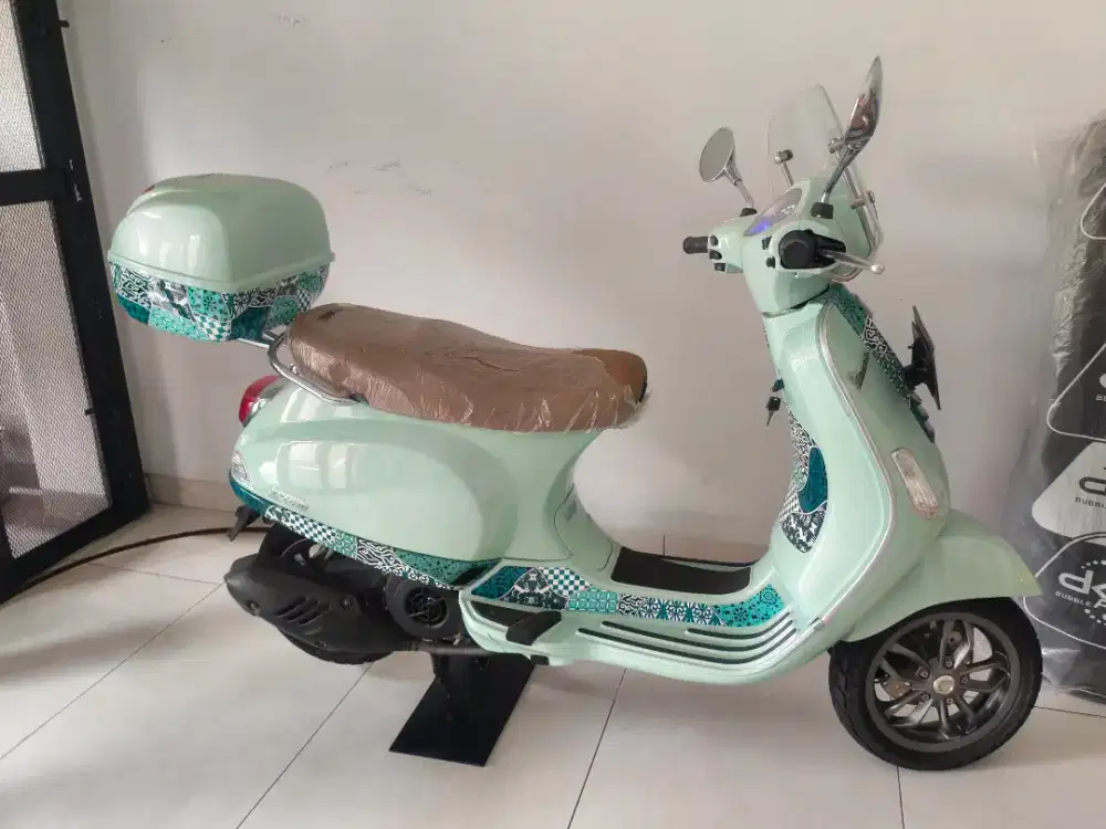 Vespa lx 125 special batik edition